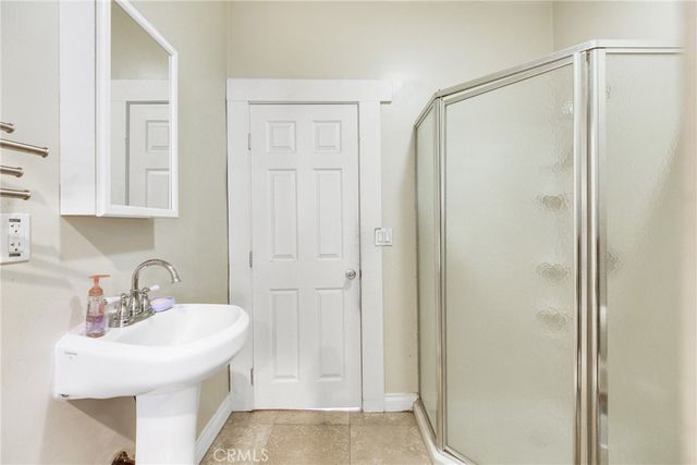 1562 N Lake Avenue, Pasadena, CA 91104