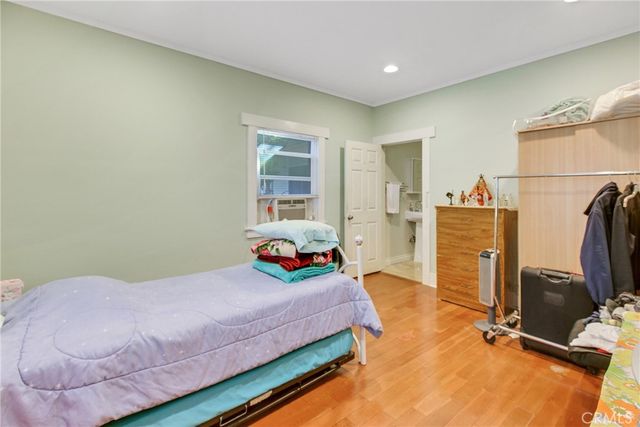 1562 N Lake Avenue, Pasadena, CA 91104