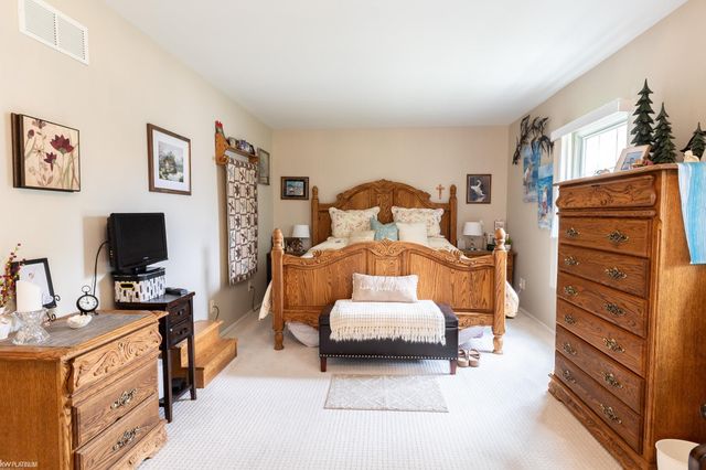 35182 N Bay Circle, Harrison Twp, MI 48045
