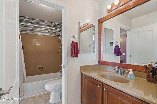 393 E Via Puente Lindo, Sahuarita, AZ 85629