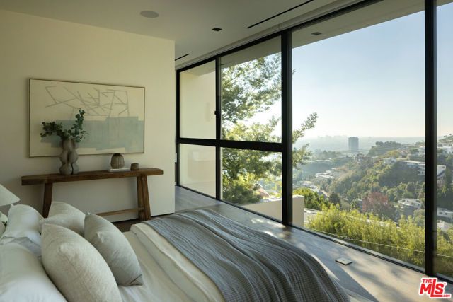 8777 W Hollywood Boulevard, Los Angeles, CA 90069