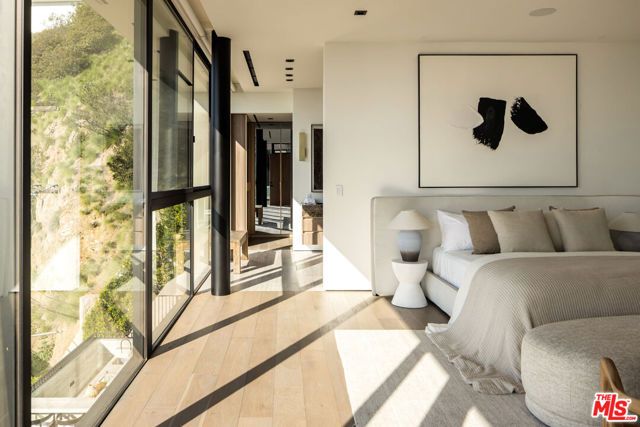 8777 W Hollywood Boulevard, Los Angeles, CA 90069