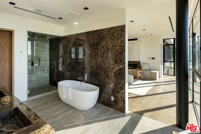 8777 W Hollywood Boulevard, Los Angeles, CA 90069