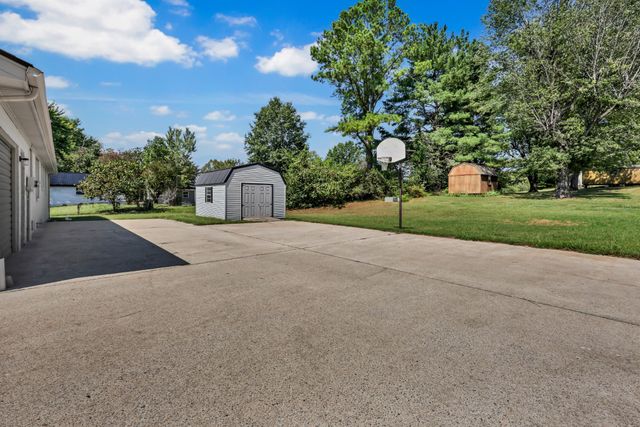 803 Laurel Dr, Clarksville, TN 37043