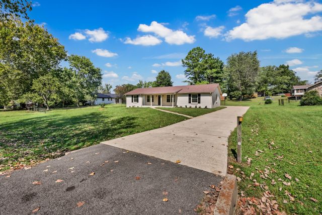803 Laurel Dr, Clarksville, TN 37043