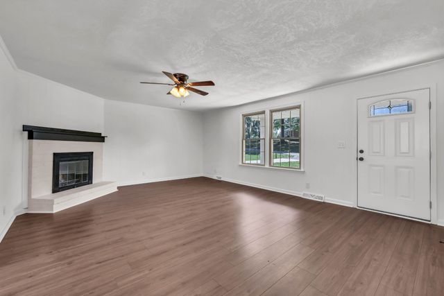 803 Laurel Dr, Clarksville, TN 37043