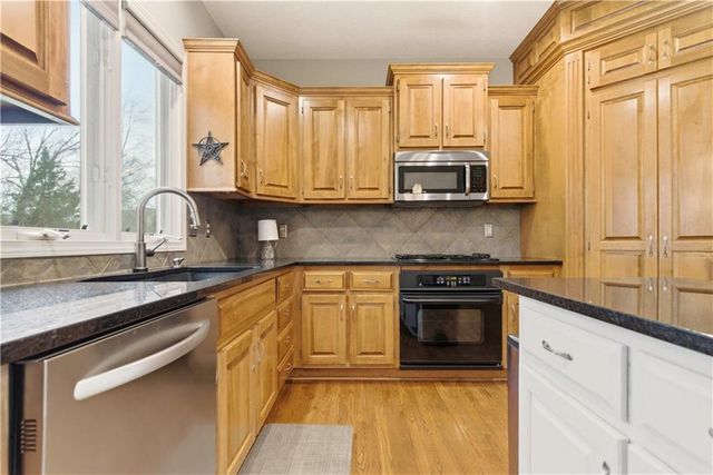 13836 Bradshaw Street, Overland Park, KS 66221