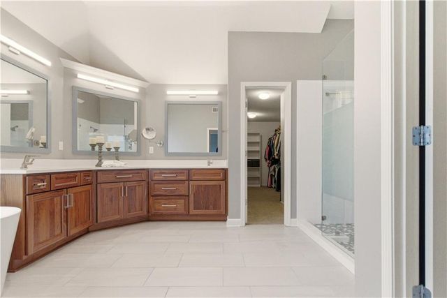 13836 Bradshaw Street, Overland Park, KS 66221