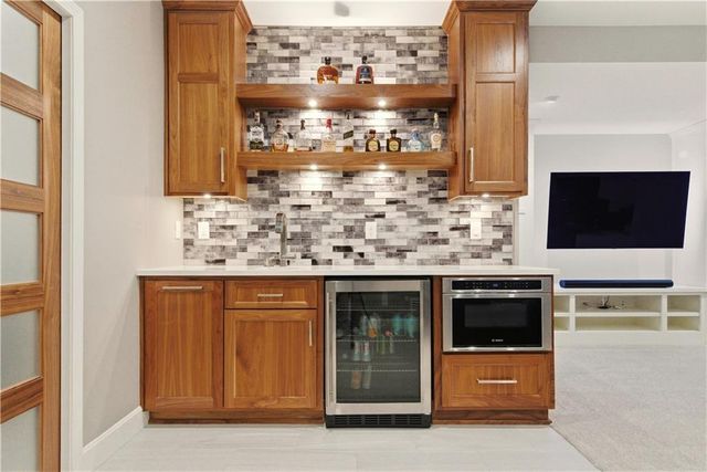 13836 Bradshaw Street, Overland Park, KS 66221