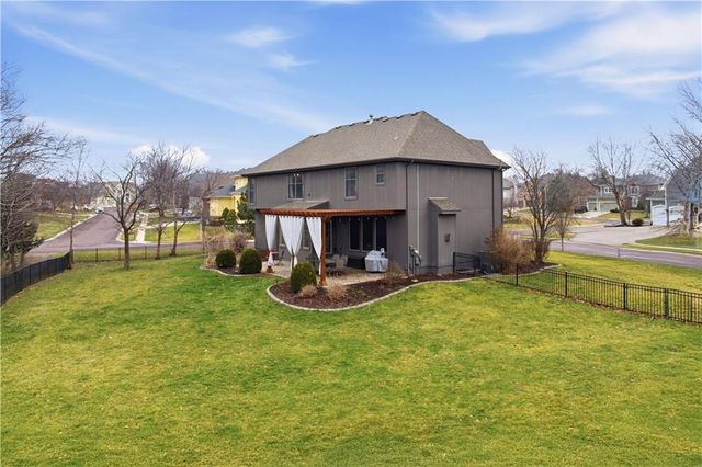 13836 Bradshaw Street, Overland Park, KS 66221