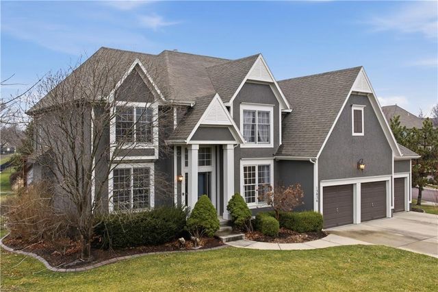 13836 Bradshaw Street, Overland Park, KS 66221