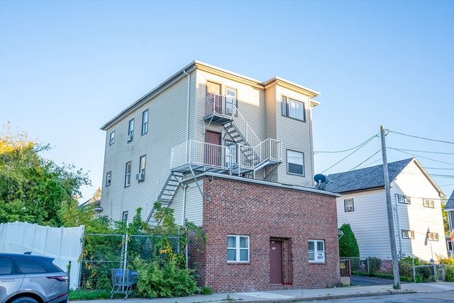 118 Jefferson St, Fall River, MA 02721