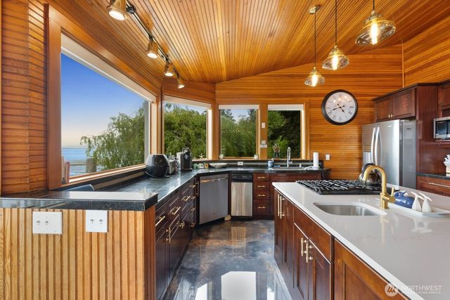 3364 Bultman Lane, Oak Harbor, WA 98277