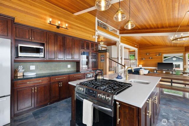 3364 Bultman Lane, Oak Harbor, WA 98277