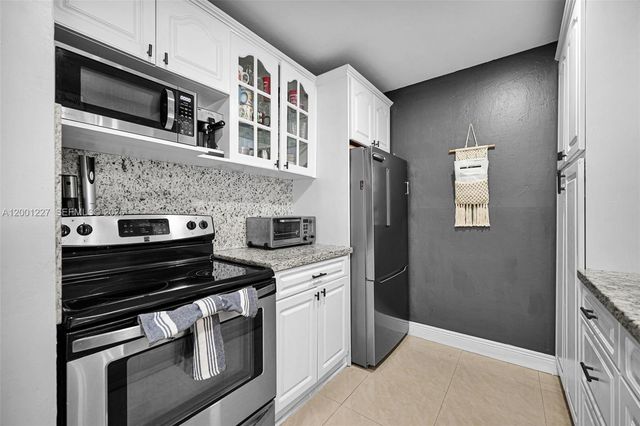 19252 NW 65th Ct, Hialeah, FL 33015