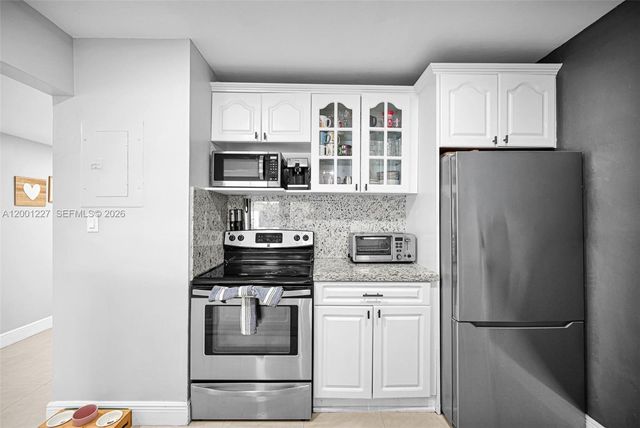 19252 NW 65th Ct, Hialeah, FL 33015