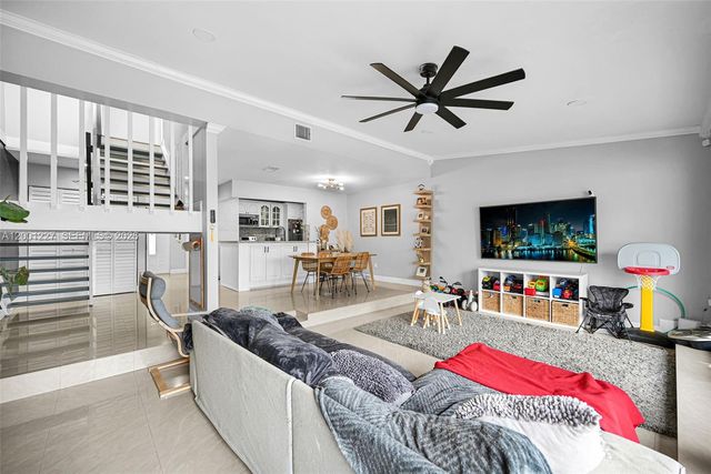 19252 NW 65th Ct, Hialeah, FL 33015