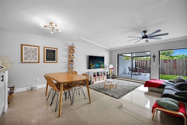 19252 NW 65th Ct, Hialeah, FL 33015