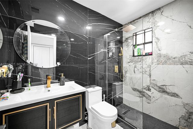 19252 NW 65th Ct, Hialeah, FL 33015