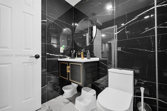 19252 NW 65th Ct, Hialeah, FL 33015