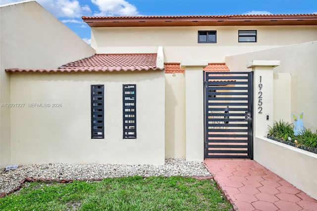 19252 NW 65th Ct, Hialeah, FL 33015