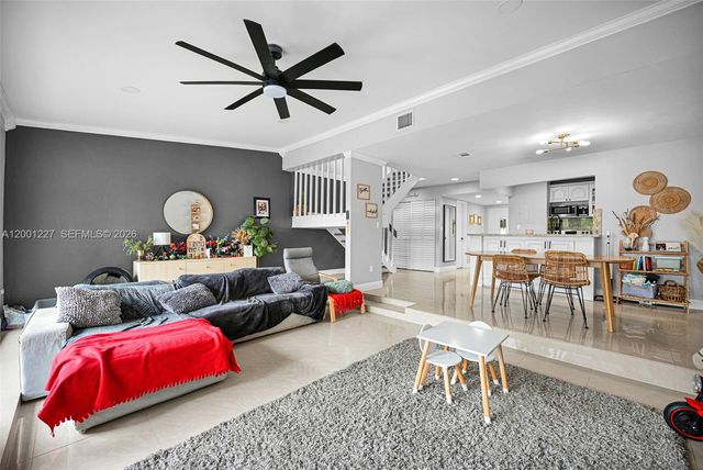 19252 NW 65th Ct, Hialeah, FL 33015