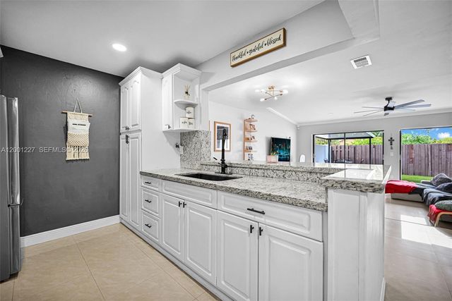 19252 NW 65th Ct, Hialeah, FL 33015