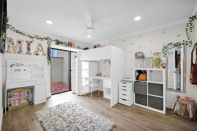 19252 NW 65th Ct, Hialeah, FL 33015