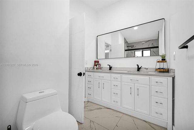 19252 NW 65th Ct, Hialeah, FL 33015