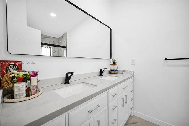 19252 NW 65th Ct, Hialeah, FL 33015