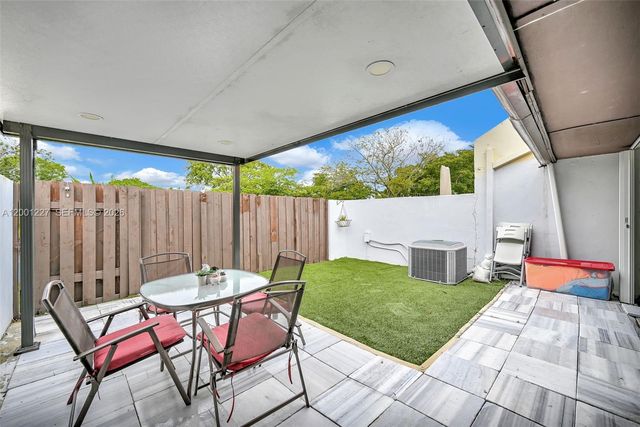 19252 NW 65th Ct, Hialeah, FL 33015