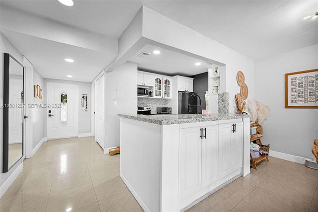 19252 NW 65th Ct, Hialeah, FL 33015