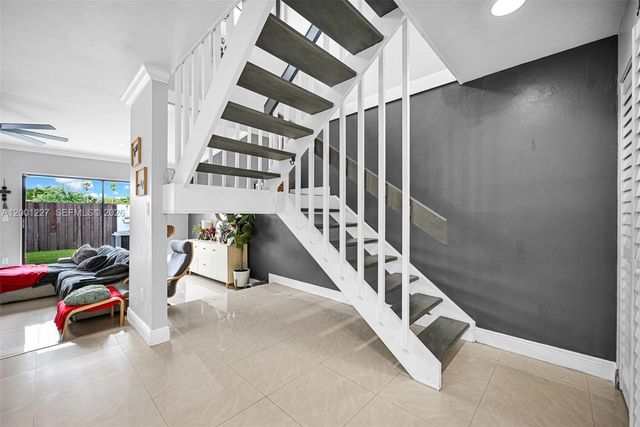 19252 NW 65th Ct, Hialeah, FL 33015