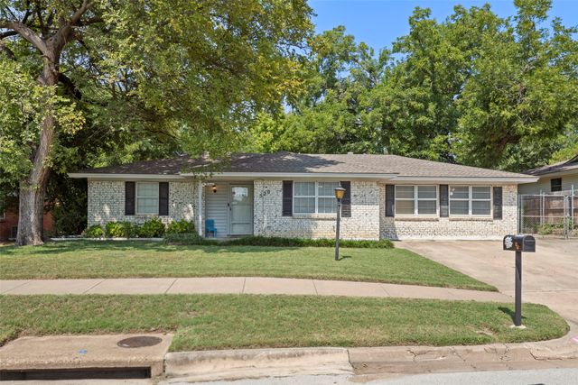520 W Redbud Drive, Hurst, TX 76053