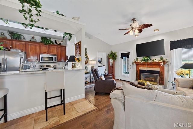 125 Warren Manor B, Highland, IL 62249