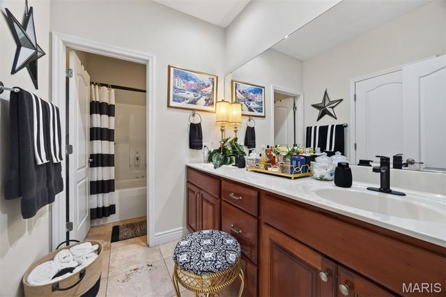 125 Warren Manor B, Highland, IL 62249