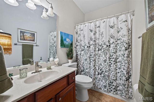125 Warren Manor B, Highland, IL 62249