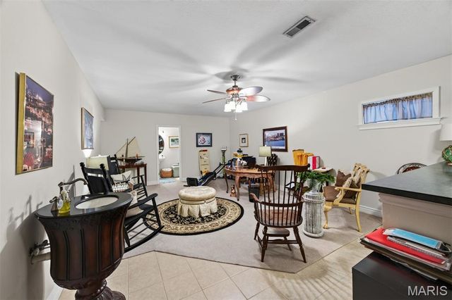 125 Warren Manor B, Highland, IL 62249