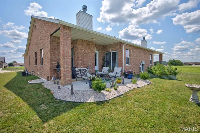 125 Warren Manor B, Highland, IL 62249
