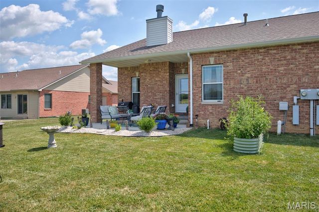 125 Warren Manor B, Highland, IL 62249