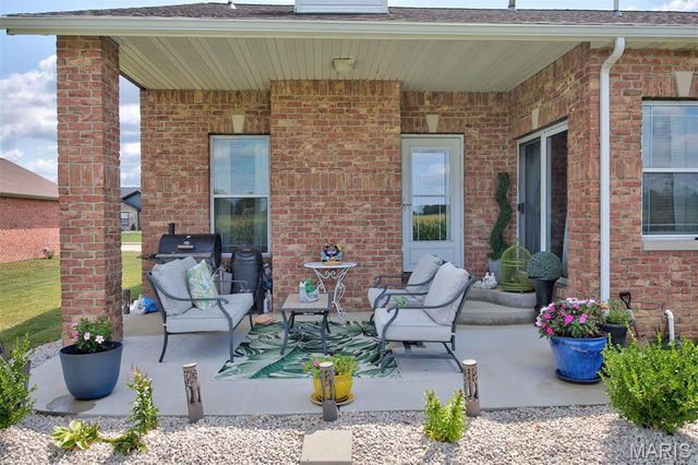 125 Warren Manor B, Highland, IL 62249