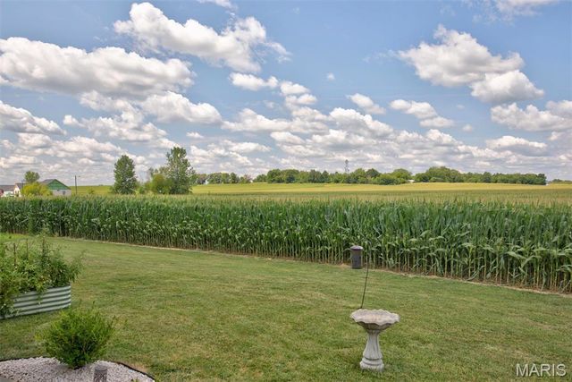 125 Warren Manor B, Highland, IL 62249