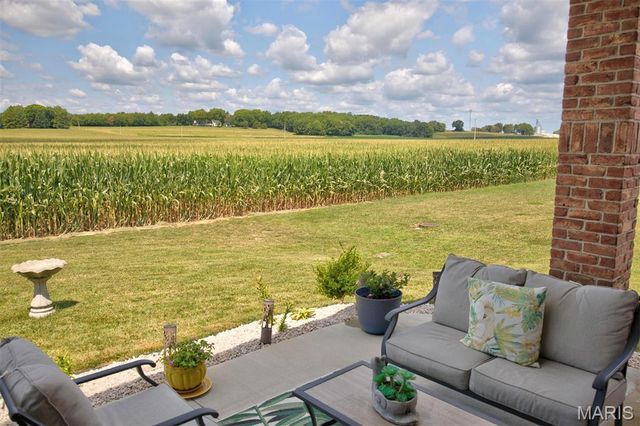 125 Warren Manor B, Highland, IL 62249