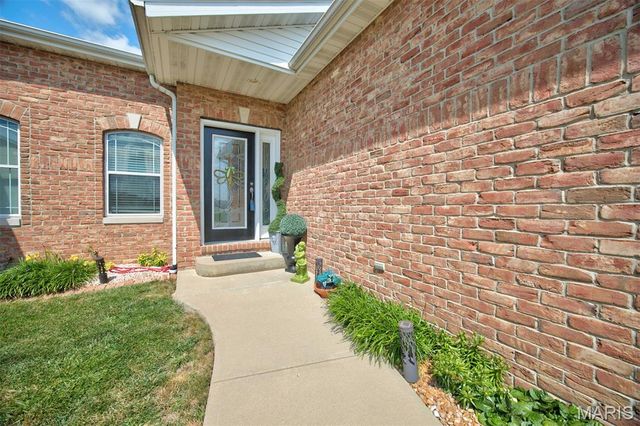 125 Warren Manor B, Highland, IL 62249