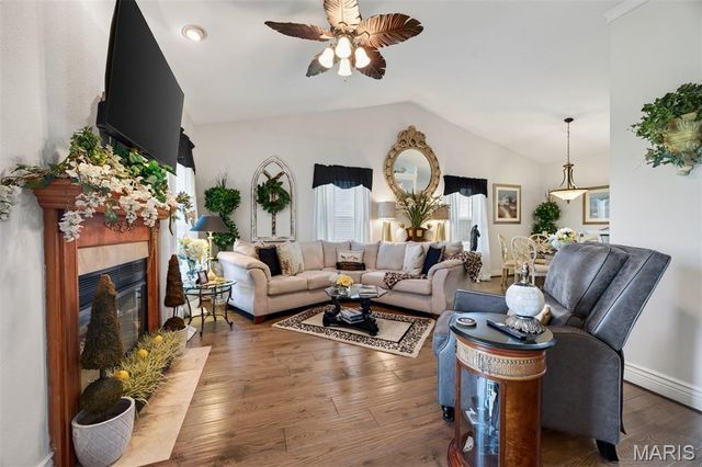 125 Warren Manor B, Highland, IL 62249