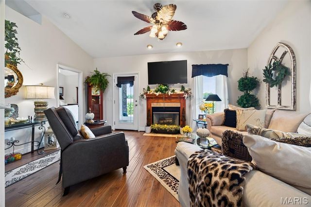125 Warren Manor B, Highland, IL 62249