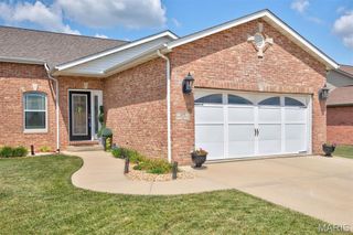 125 Warren Manor B, Highland, IL 62249