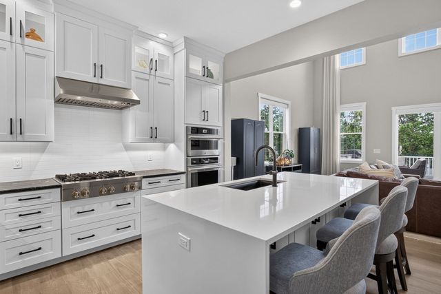 17 Kestrel Heights, Plymouth, MA 02360