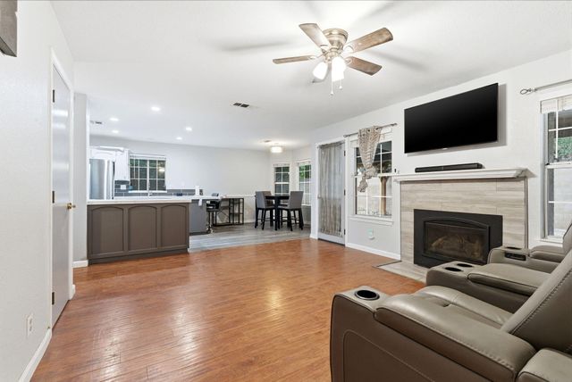 1152 N Noyes Court, Visalia, CA 93291