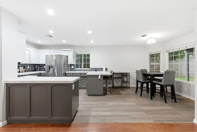 1152 N Noyes Court, Visalia, CA 93291